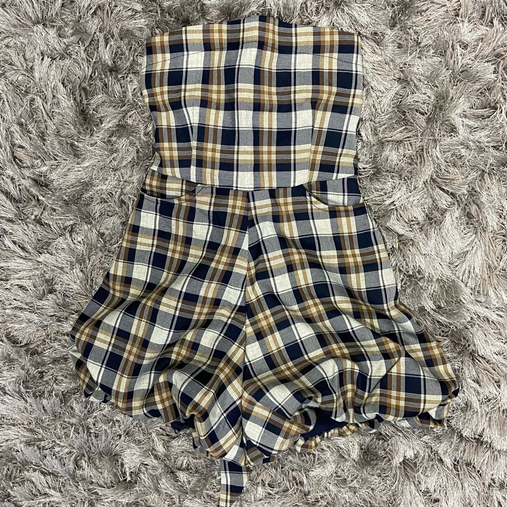 YU YUAN Women Plaid strapless Romper.